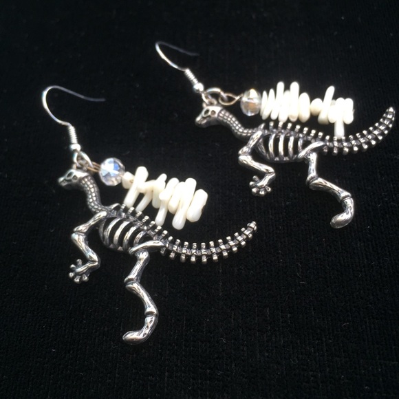Dino-Earrings! - Picture 3 of 8